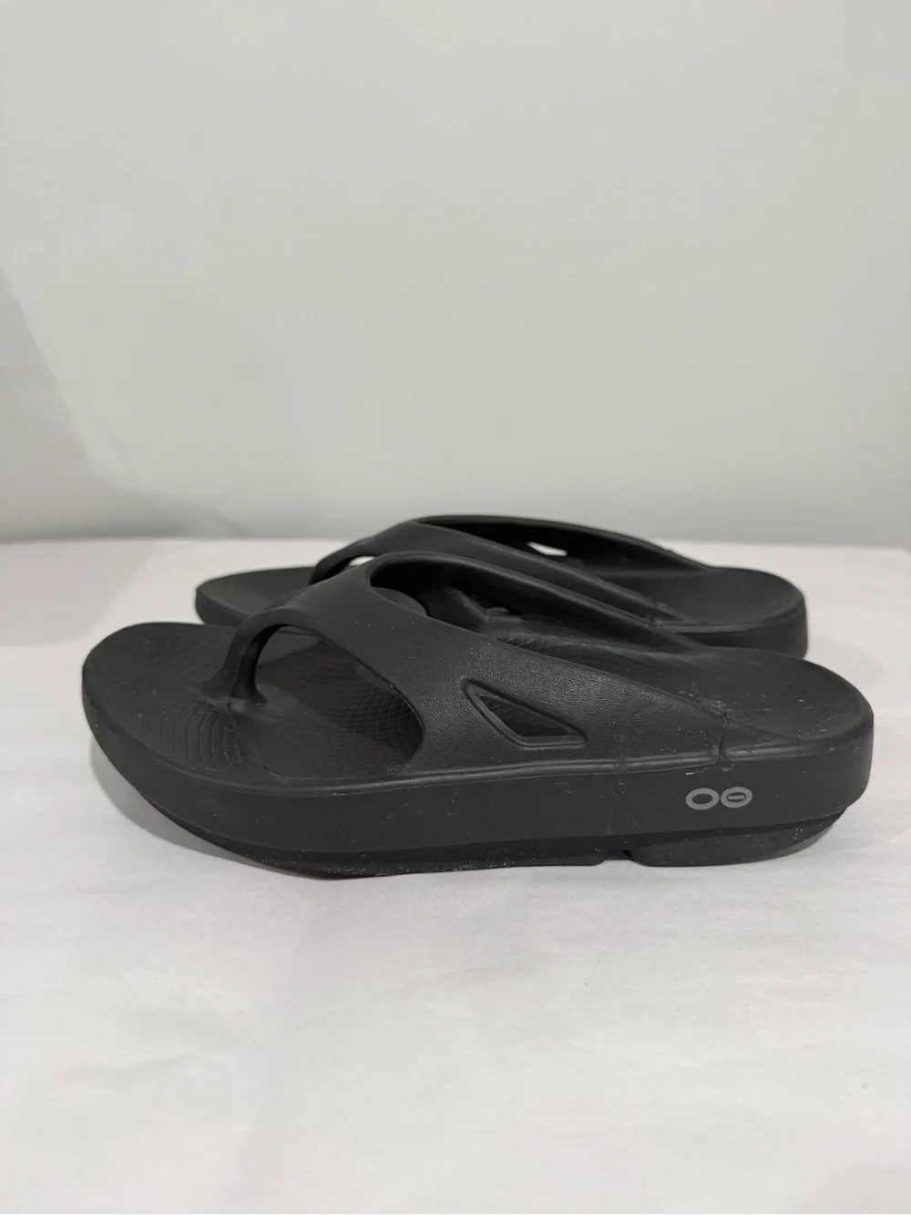 OOFOS OOriginal Recovery Sandals Black Thong Flip Flops Comfort Shoe Size 6